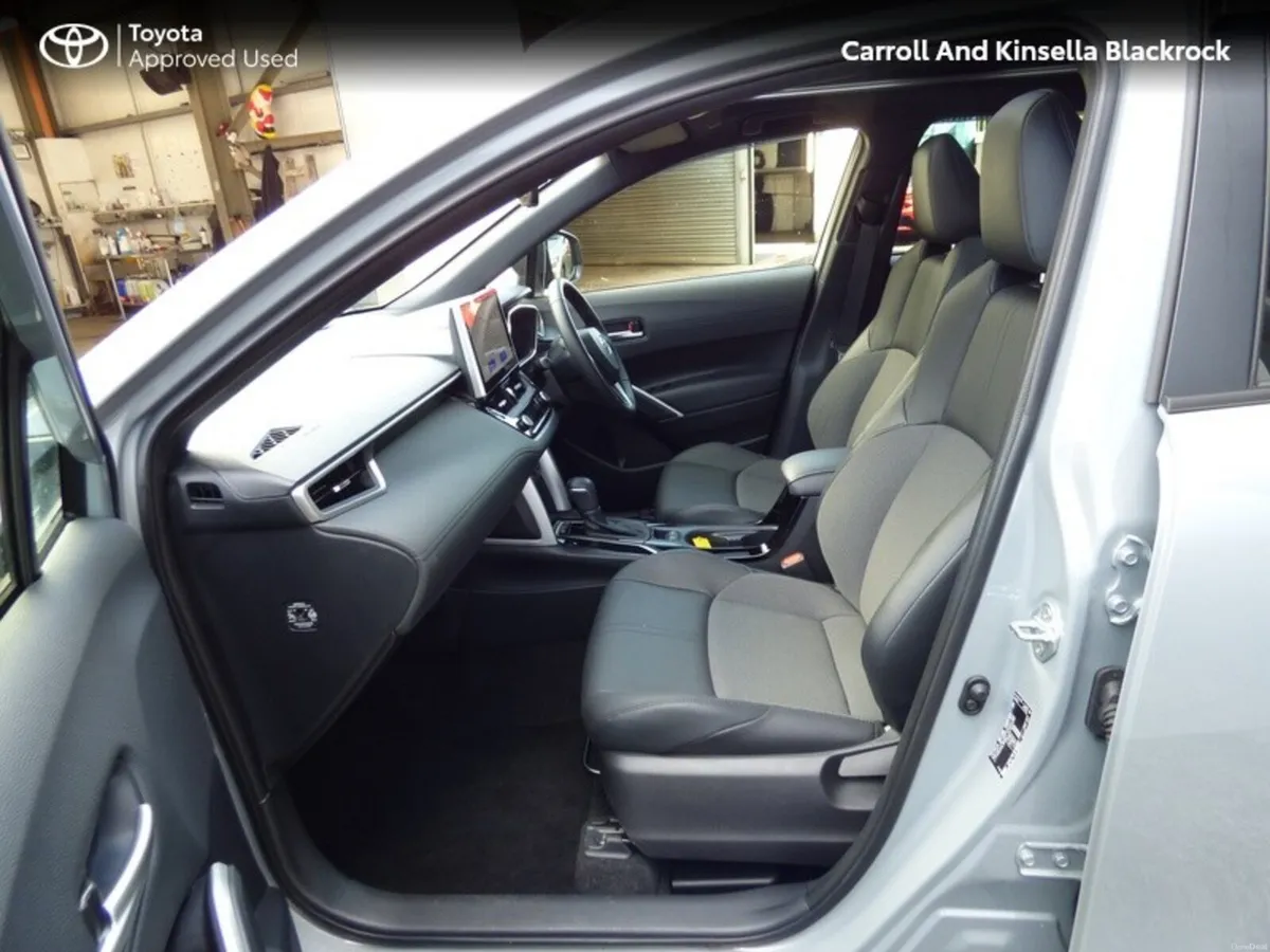 Toyota Corolla Cross Hybrid Sol - Image 6