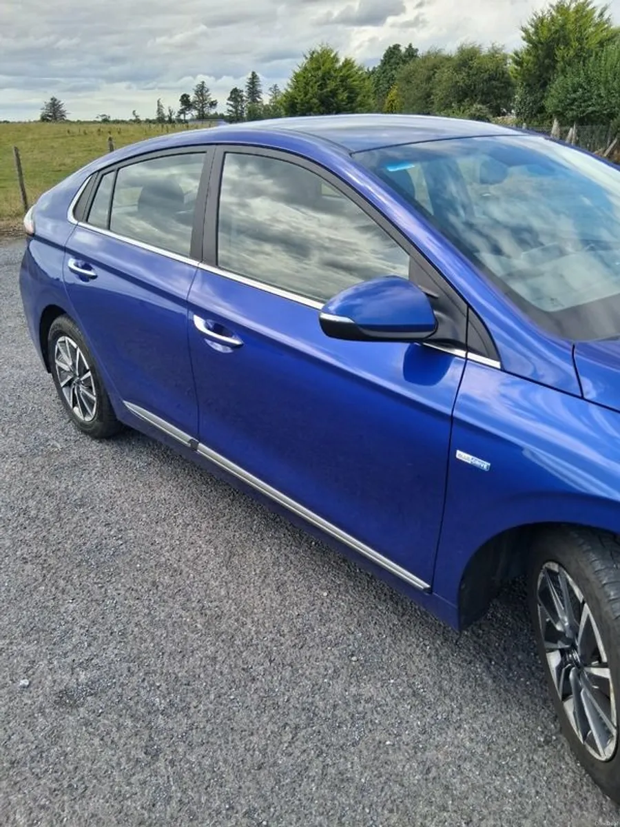 2020 Hyundai Ioniq EV NCT OCTOBER 2028 - Image 4