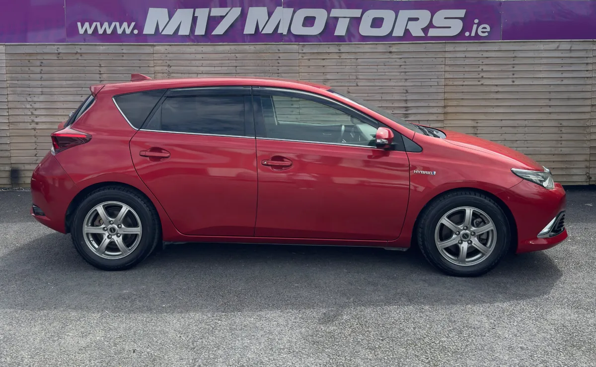 2017 Toyota Auris, 1.8 Petrol Hybrid, Auto - Image 2