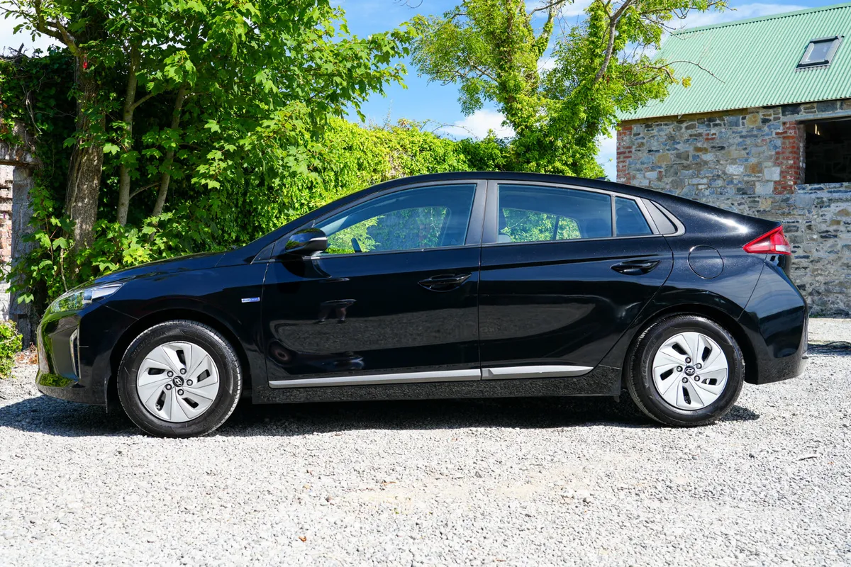 2017 Hyundai Ioniq 1.6 Petrol Hybrid - Image 6