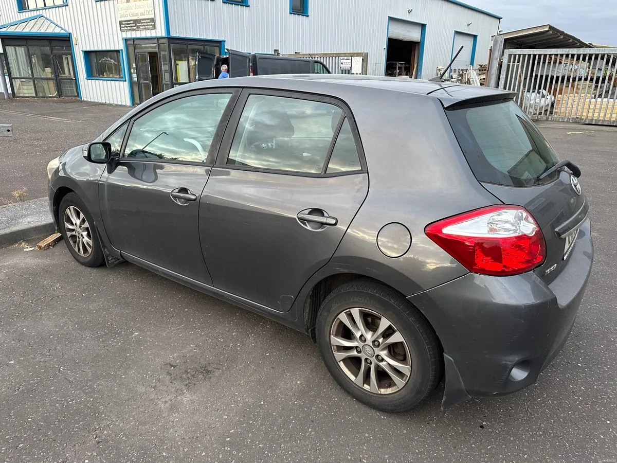 Toyota Auris 2012 - Image 4