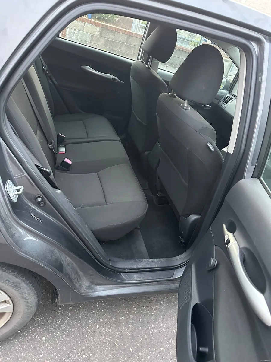 Toyota Auris 2012 - Image 5