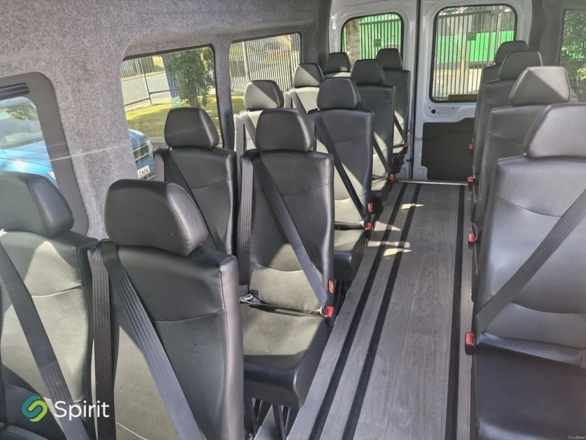 Ford Transit Minibus 2.0 - Image 5