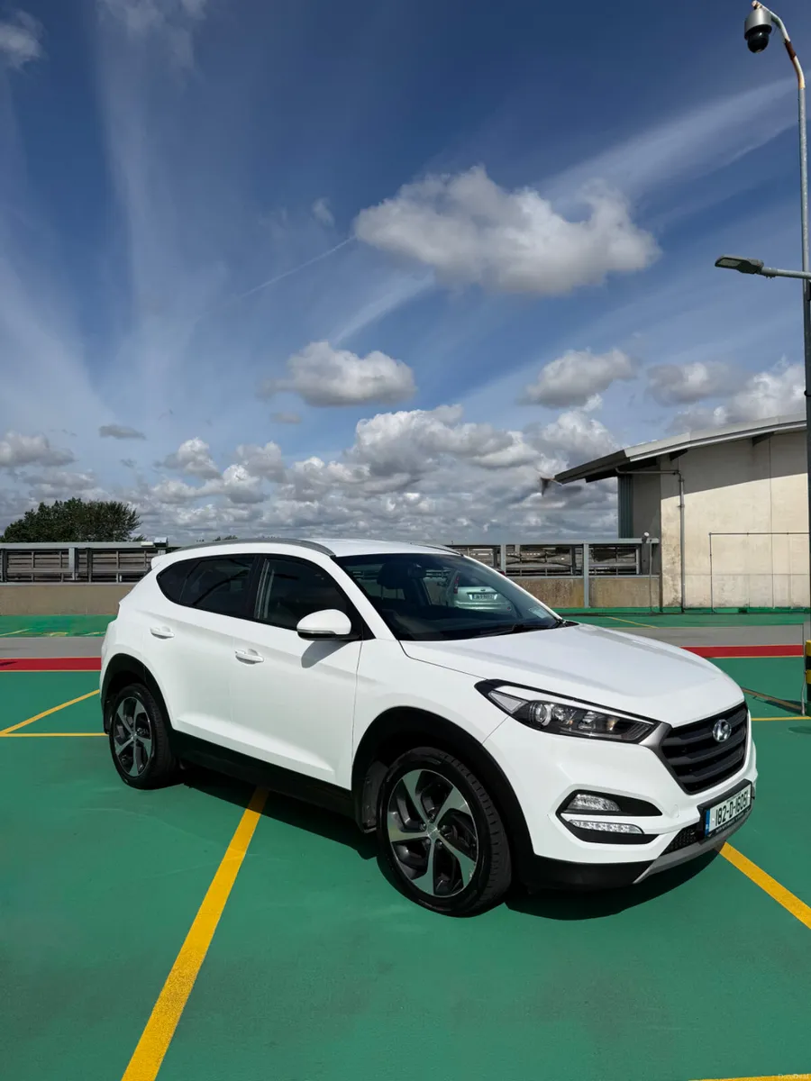 182 Hyundai Tucson 2.0 AUTO - VERY HIGH SPEC - Image 1