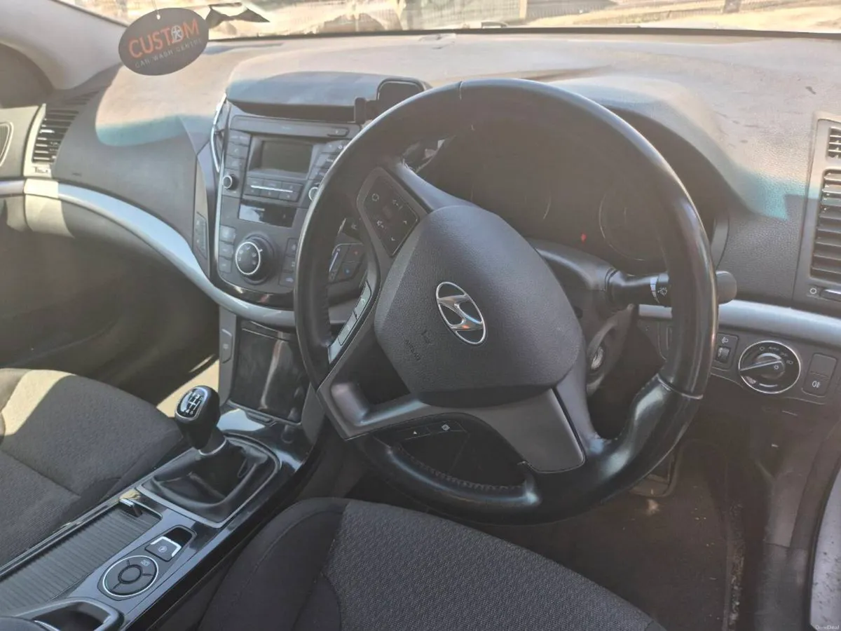 Extremly low mileage, immaculate condition, - Image 3