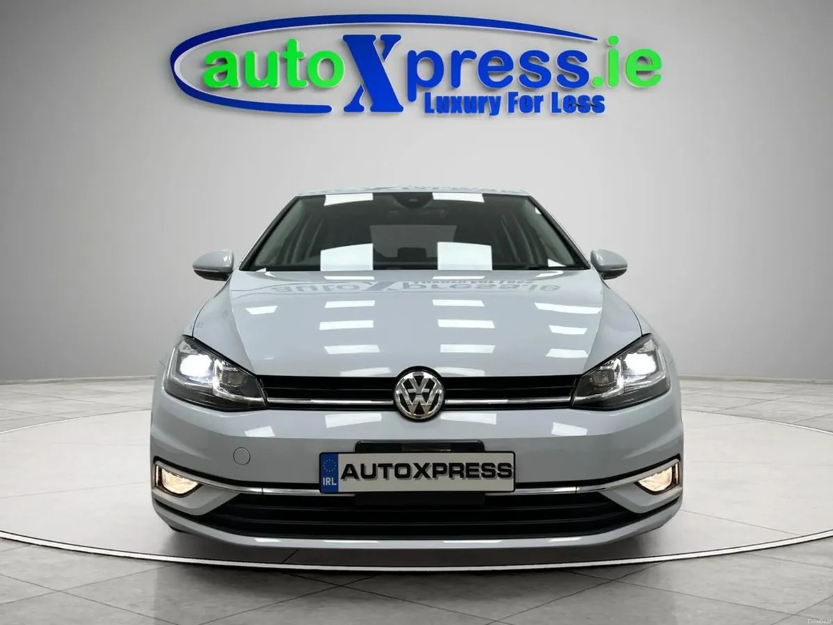 Volkswagen Golf 1.2 TSI Automatic, Reversing camer - Image 3