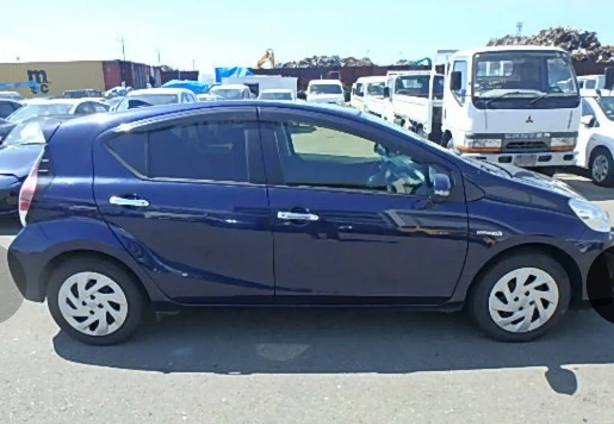 🔵 Toyota Aqua 1.5 Petrol Hybrid Automatic Low Km - Image 3