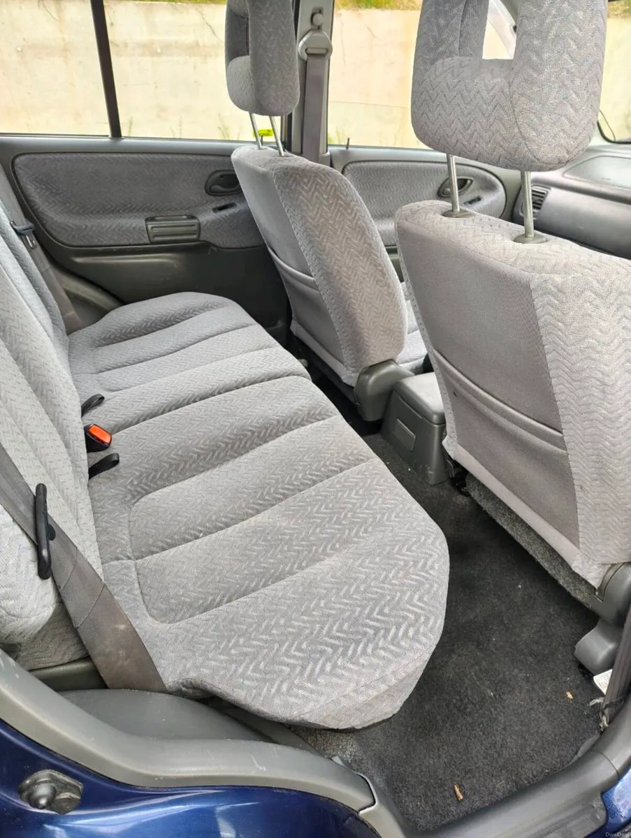 2005 Suzuki  Vitara four-wheel drive - Image 2