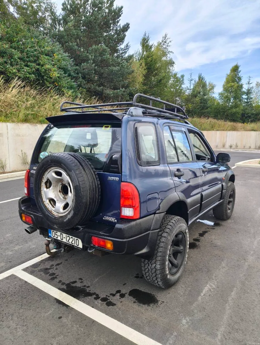 2005 Suzuki  Vitara four-wheel drive - Image 3