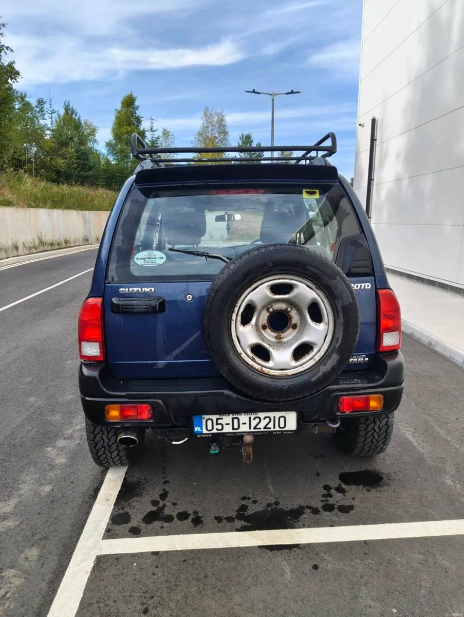 2005 Suzuki  Vitara four-wheel drive - Image 5