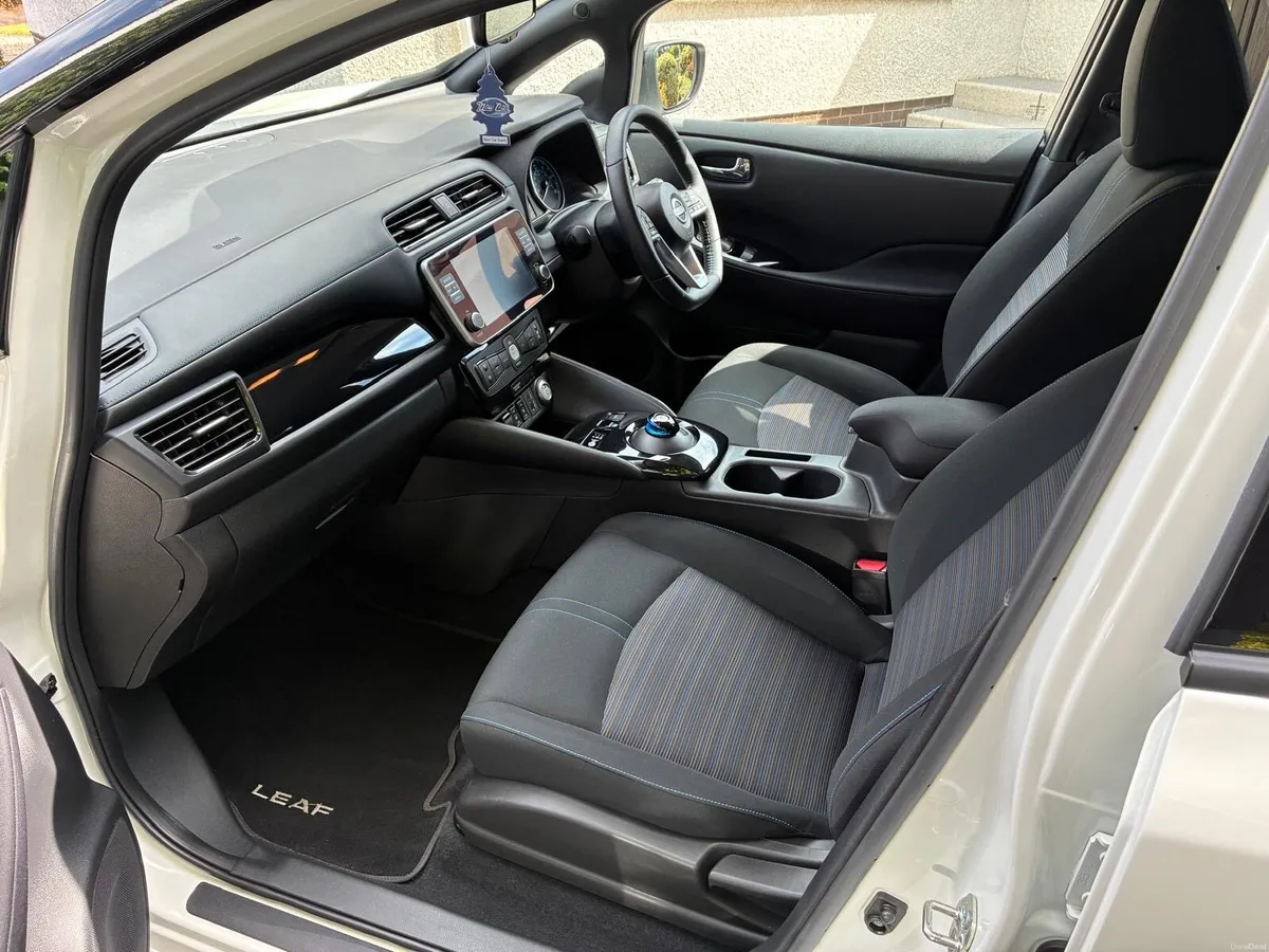 2024 Nissan Leaf N-Connecta - Image 6