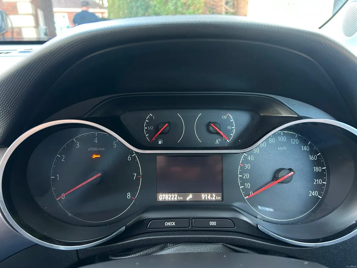 Opel Crossland X  New NCT 7/28 tax 1/27 only €8950 - Image 5