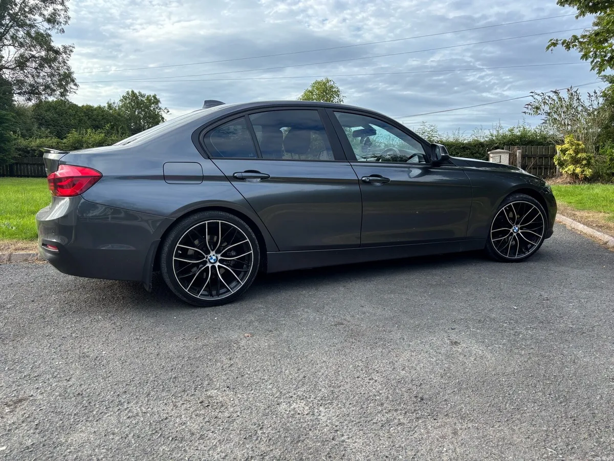 BMW 320 - Image 5