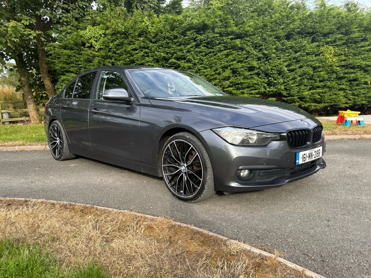 BMW 320 - Image 1
