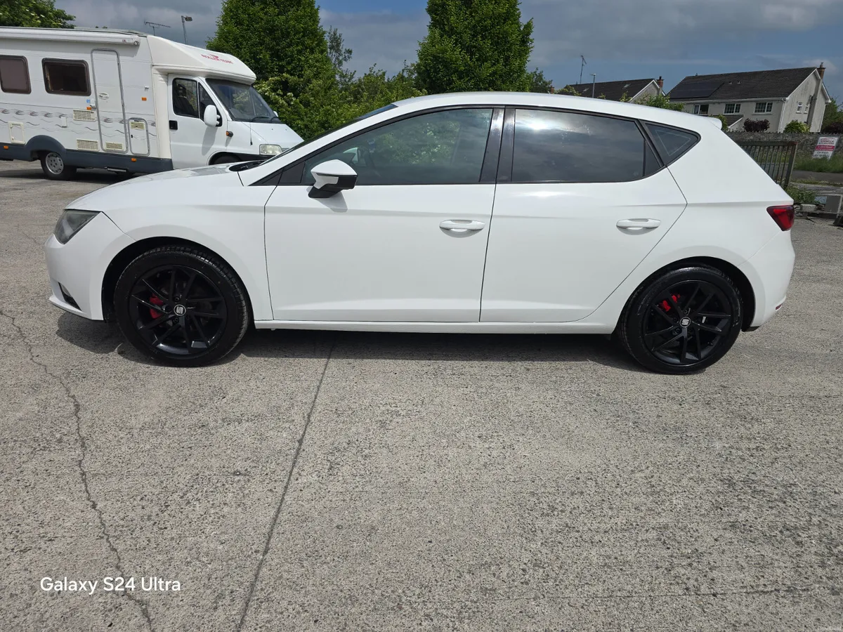 SEAT Leon 1.6 tdi ST 2015 MINT CONDITION - Image 4