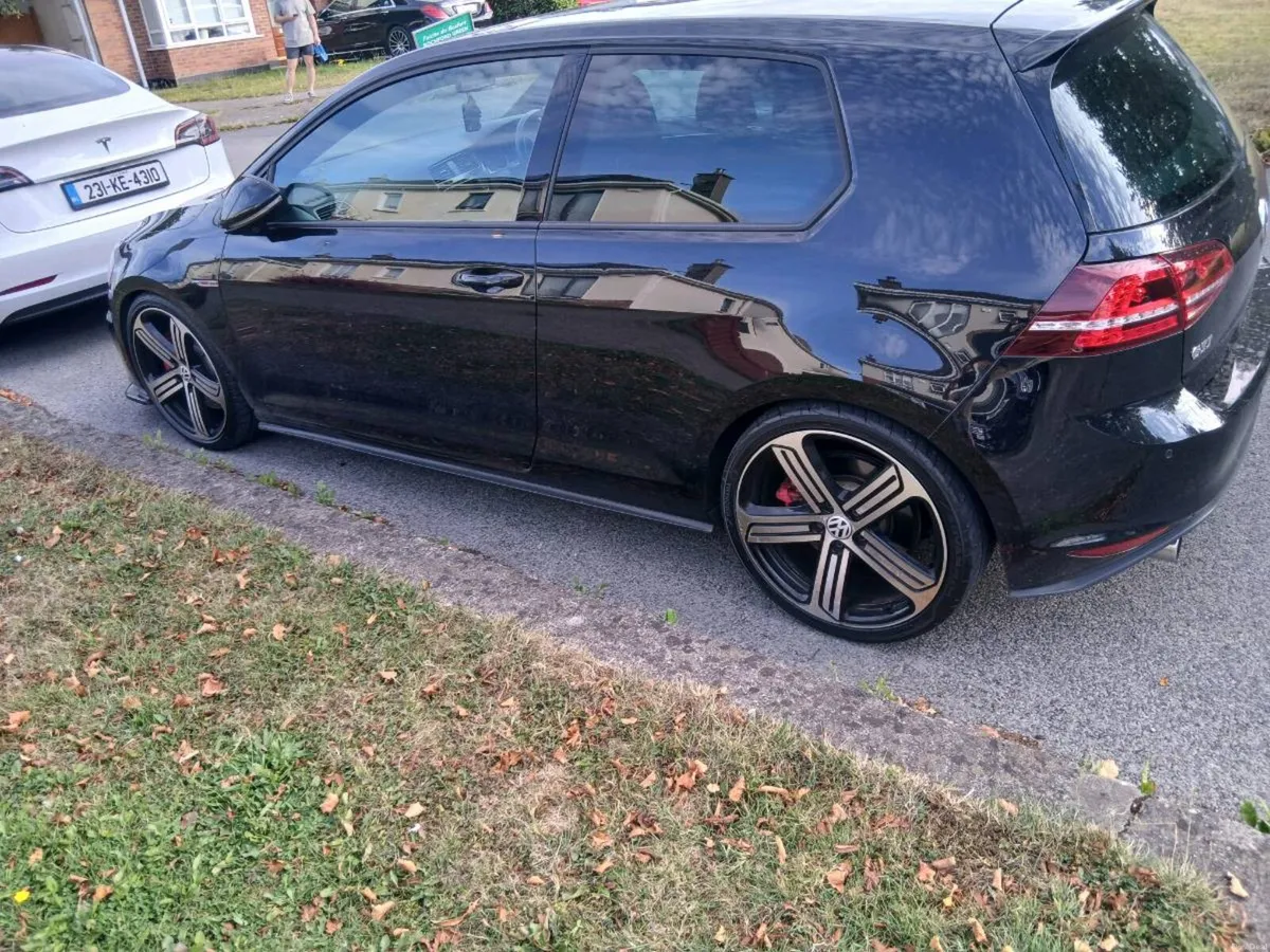GOLF GTI PERFORMANCE 3DOOR - Image 3
