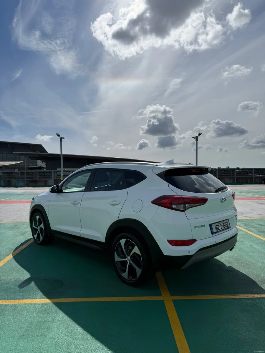 182 Hyundai Tucson 2.0 AUTO - VERY HIGH SPEC - Image 5