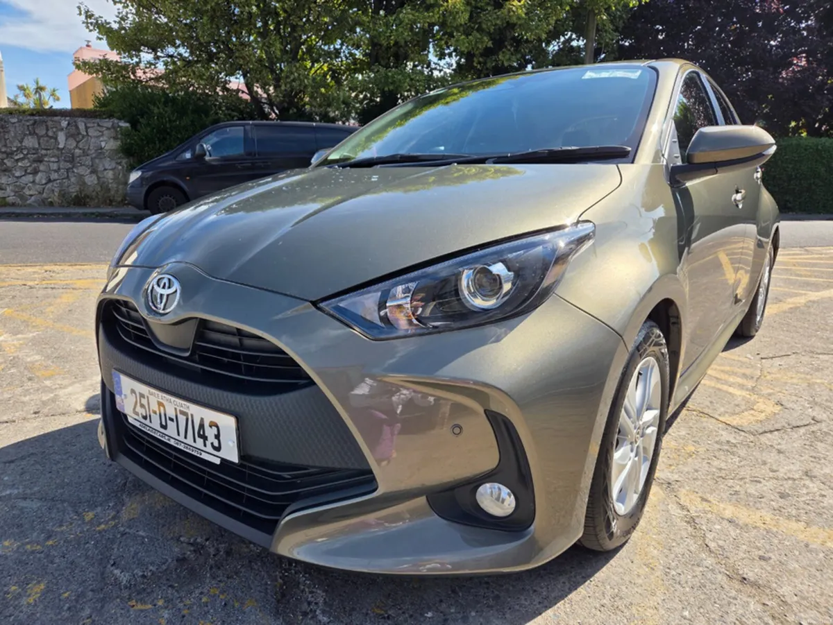 Toyota Yaris HYBRID 115 LUNA - Image 3