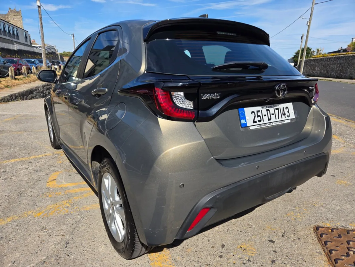 Toyota Yaris HYBRID 115 LUNA - Image 5