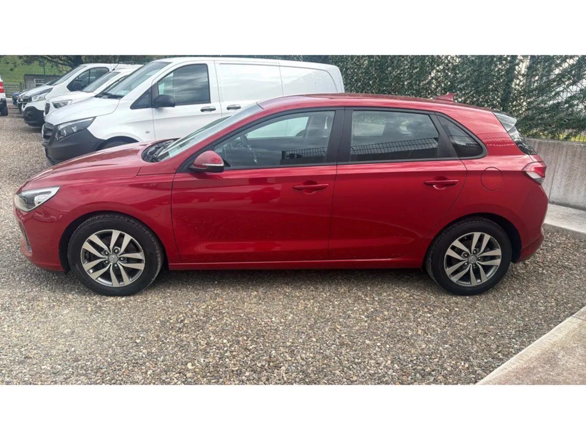 Hyundai i30 SE CRDI 5DR - Image 3