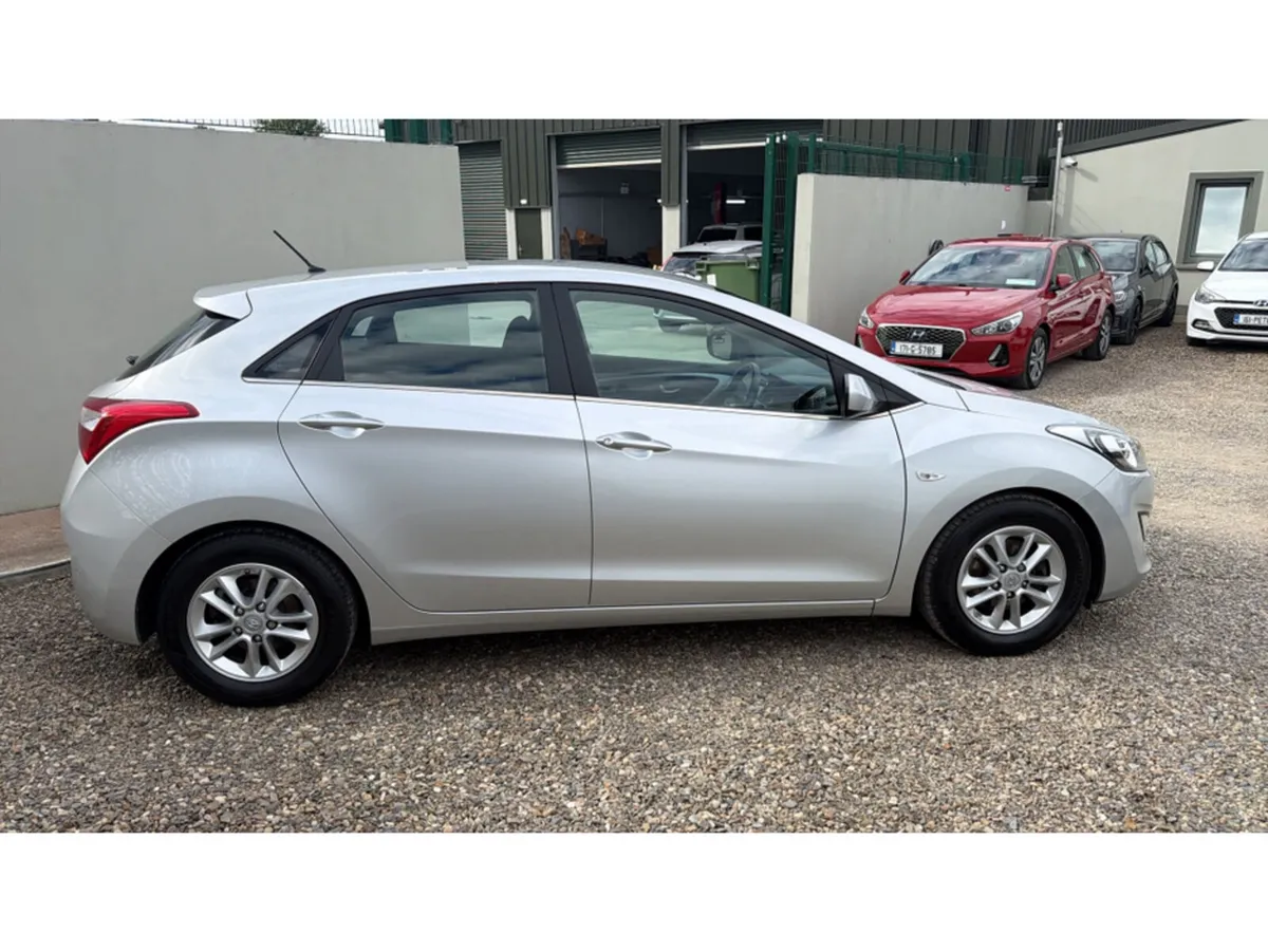 Hyundai i30 1.6CRDI SE 110PS 5DR - Image 4