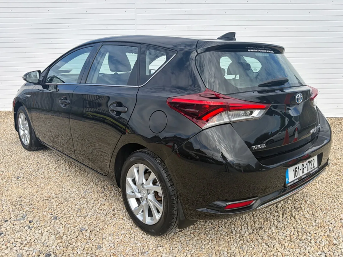 Toyota Auris 1.8 HYBRID LUNA 4DR AUTO - Image 5