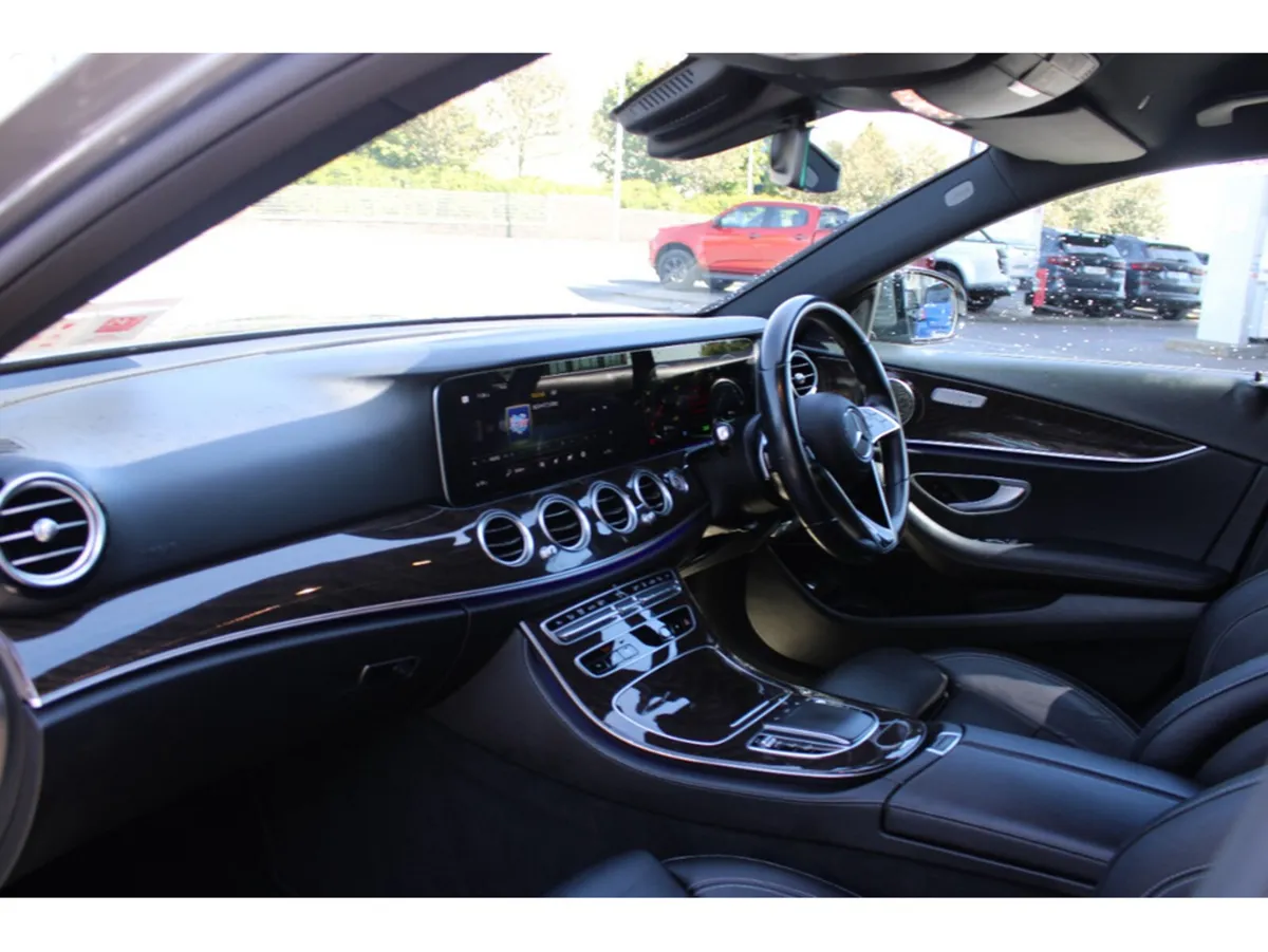 Mercedes-Benz E-Class E300DE AMG LINE EDITION - Image 6