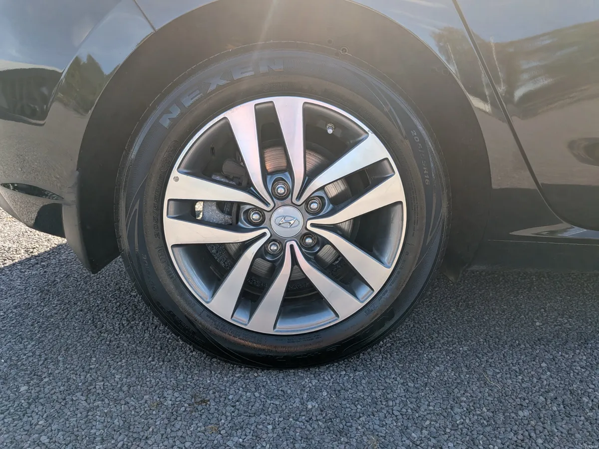 Hyundai i30 2017 Deluxe LOW KMS - Image 3