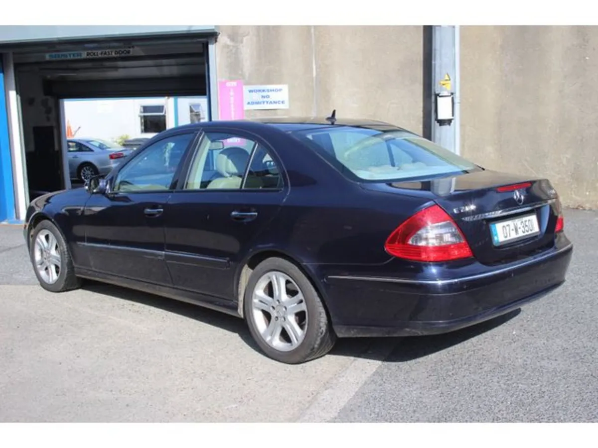 Mercedes-Benz E-Class CDI A/T 4DR - Image 3