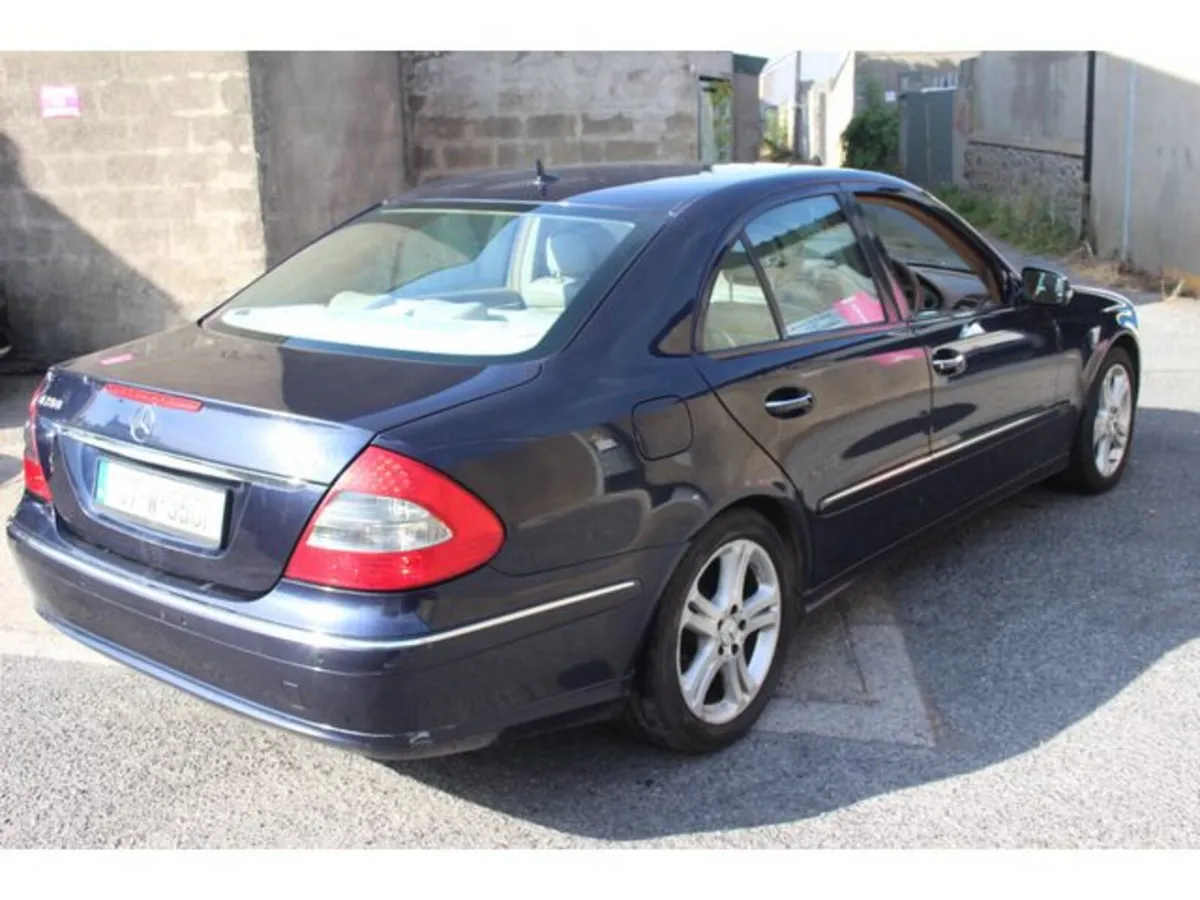 Mercedes-Benz E-Class CDI A/T 4DR - Image 5