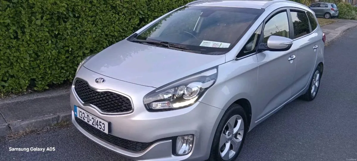 Car KIA Carens - Image 1