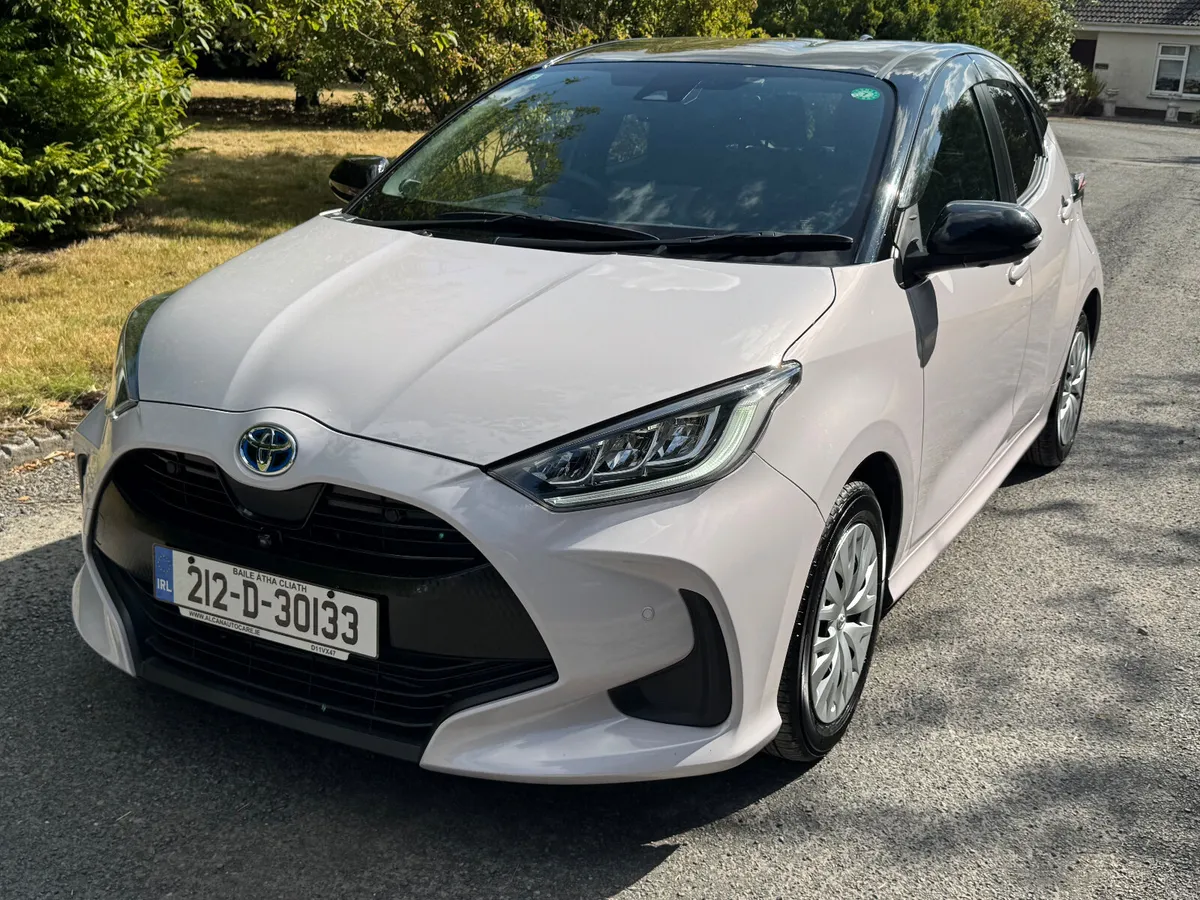 21 Toyota Yaris 1.5 self charging hybrid - Image 2