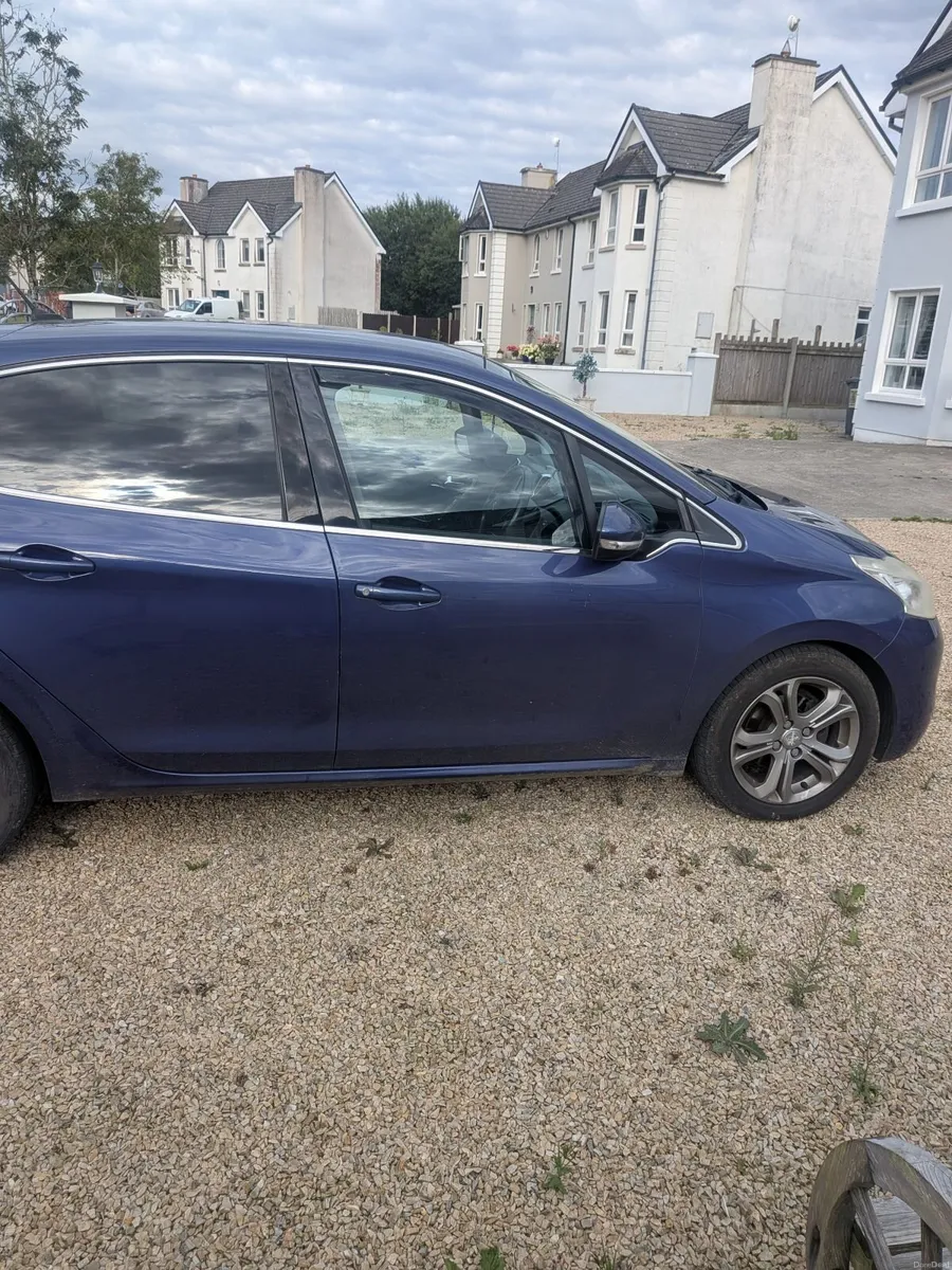 Peugeot 208 2014 - Image 4