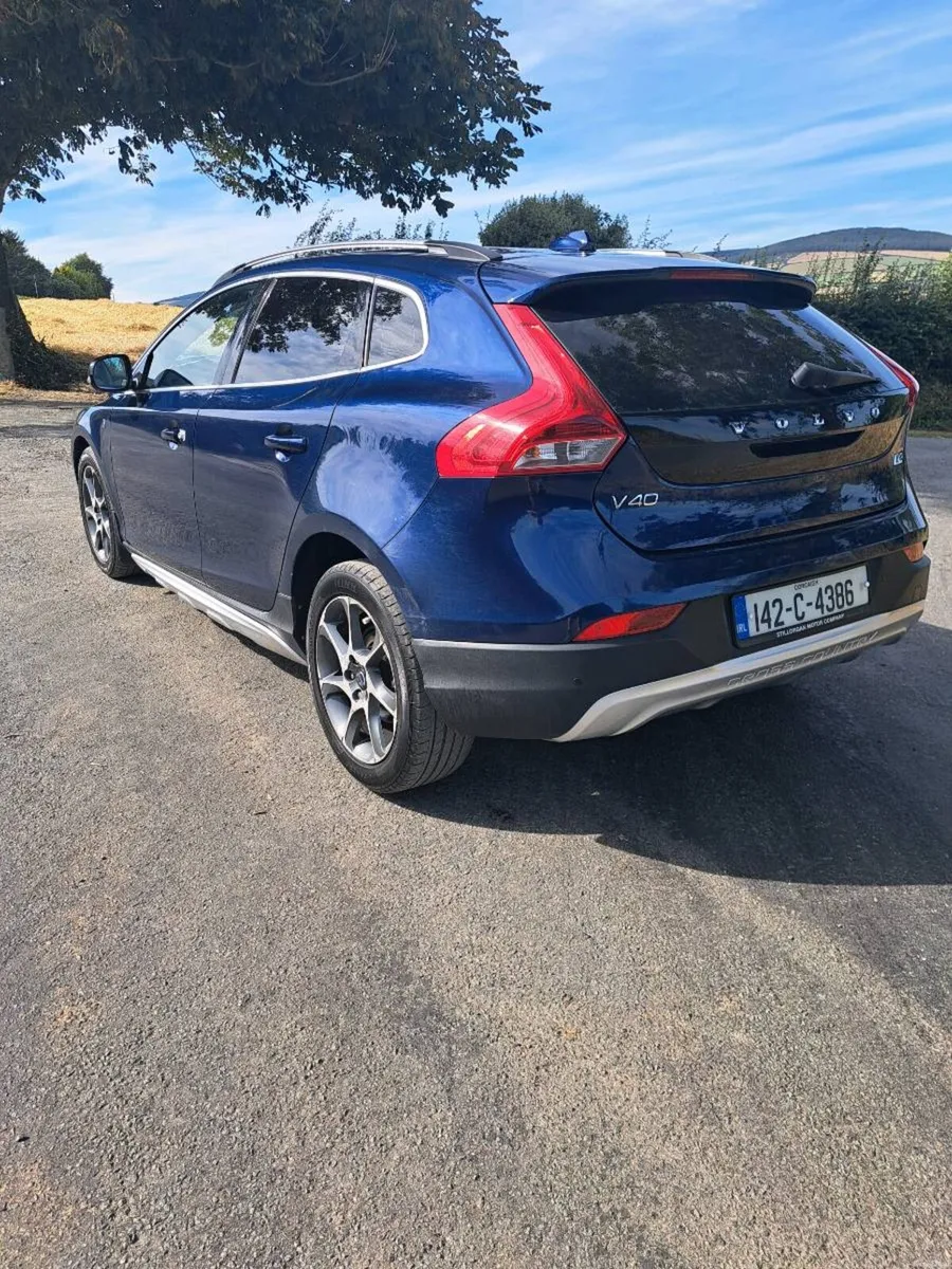 142 Volvo V40 Cross Country Auto - Image 6