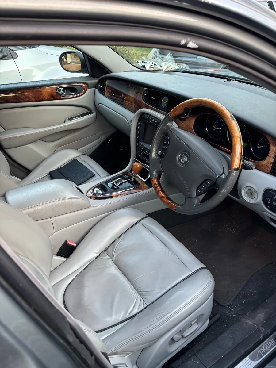 Jaguar XJ8 3.5 V8 – 2005 - Image 6