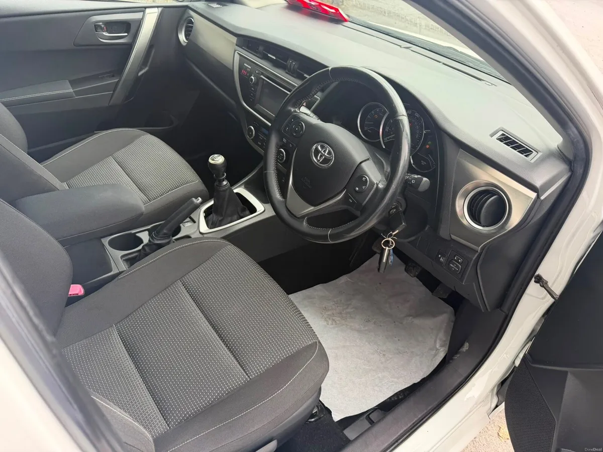 141 TOYOTA AURIS 1.4 - Image 6
