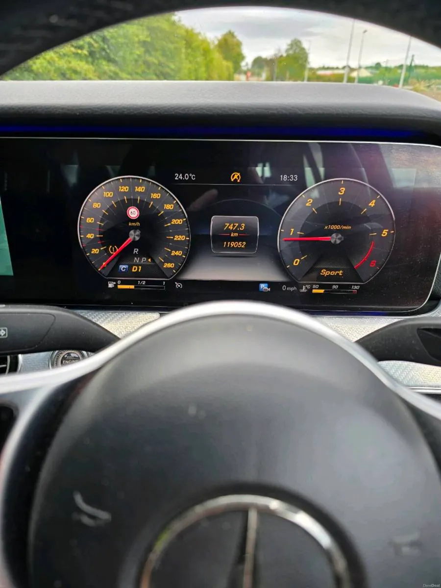 Mercedes E Class 220 D Avant-garde high spec - Image 4