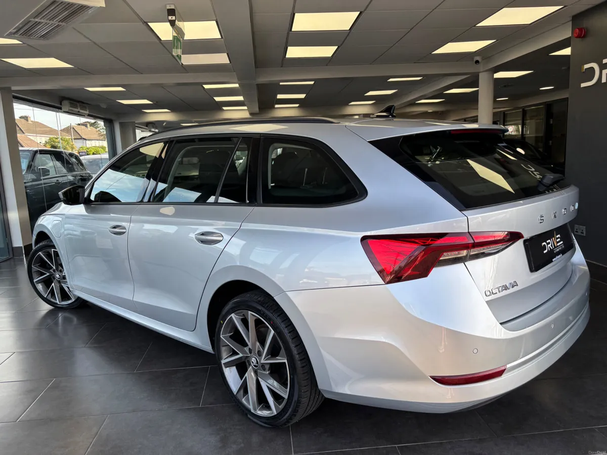 232d Skoda Octavia Style 1.4 TFSI Hybrid - Image 2