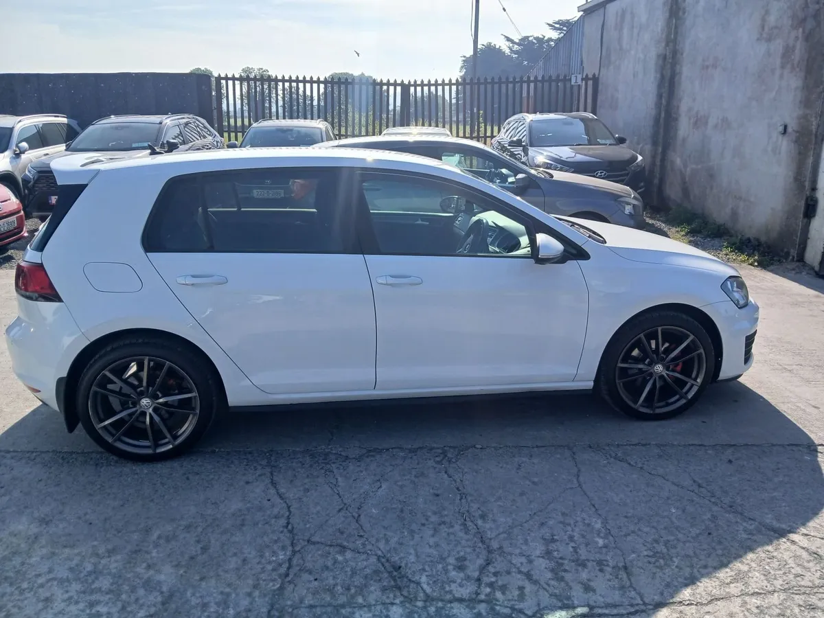 Volkswagen Golf 2016  diesel white - Image 1
