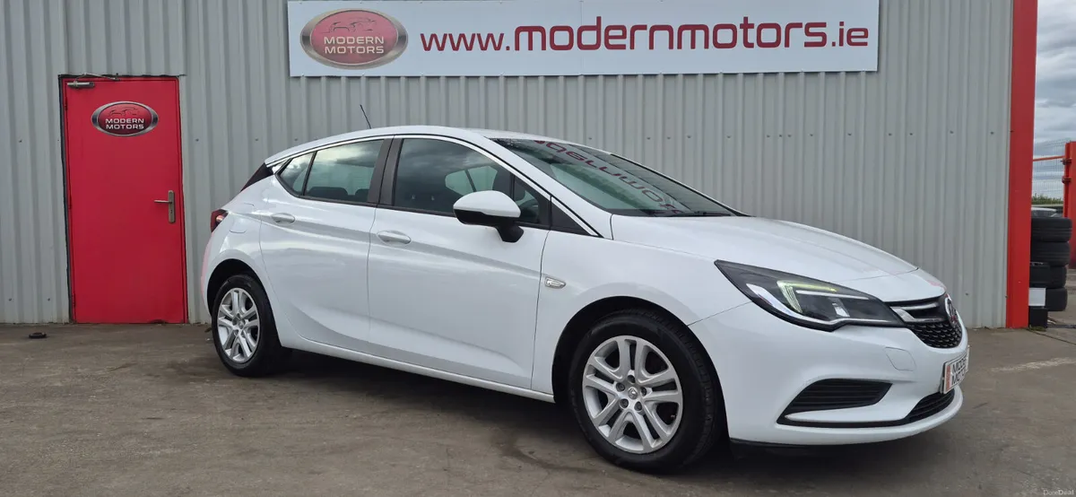 Vauxhall Astra design 1.6 cdti  low miles low kms - Image 2