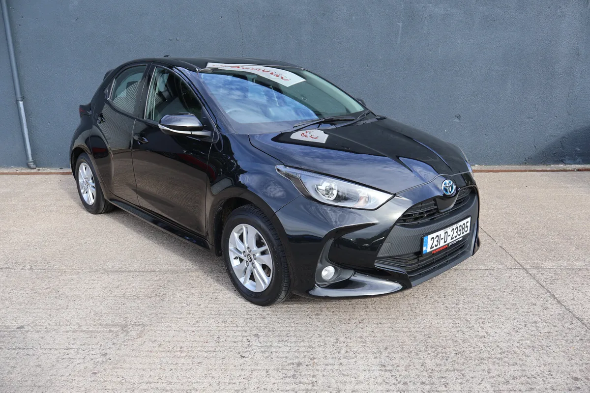 Toyota Yaris Hybrid Luna Irish Car Mint Condition! - Image 3