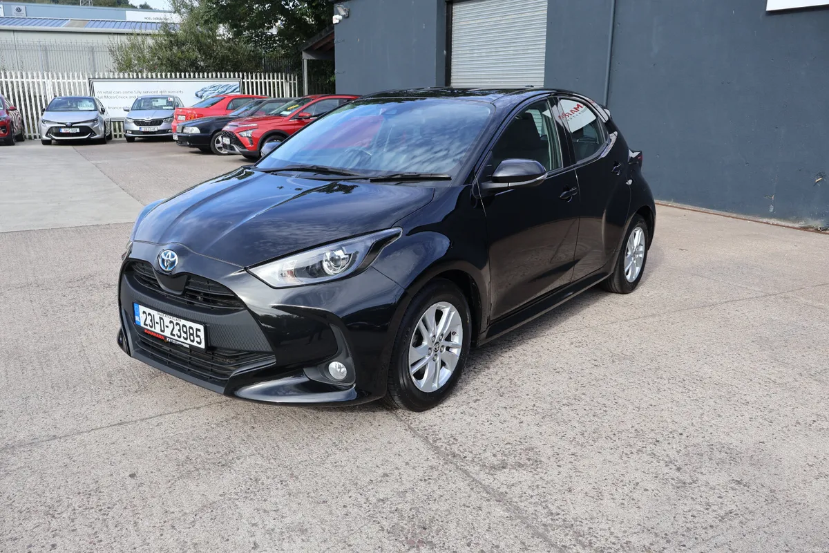 Toyota Yaris Hybrid Luna Irish Car Mint Condition! - Image 5