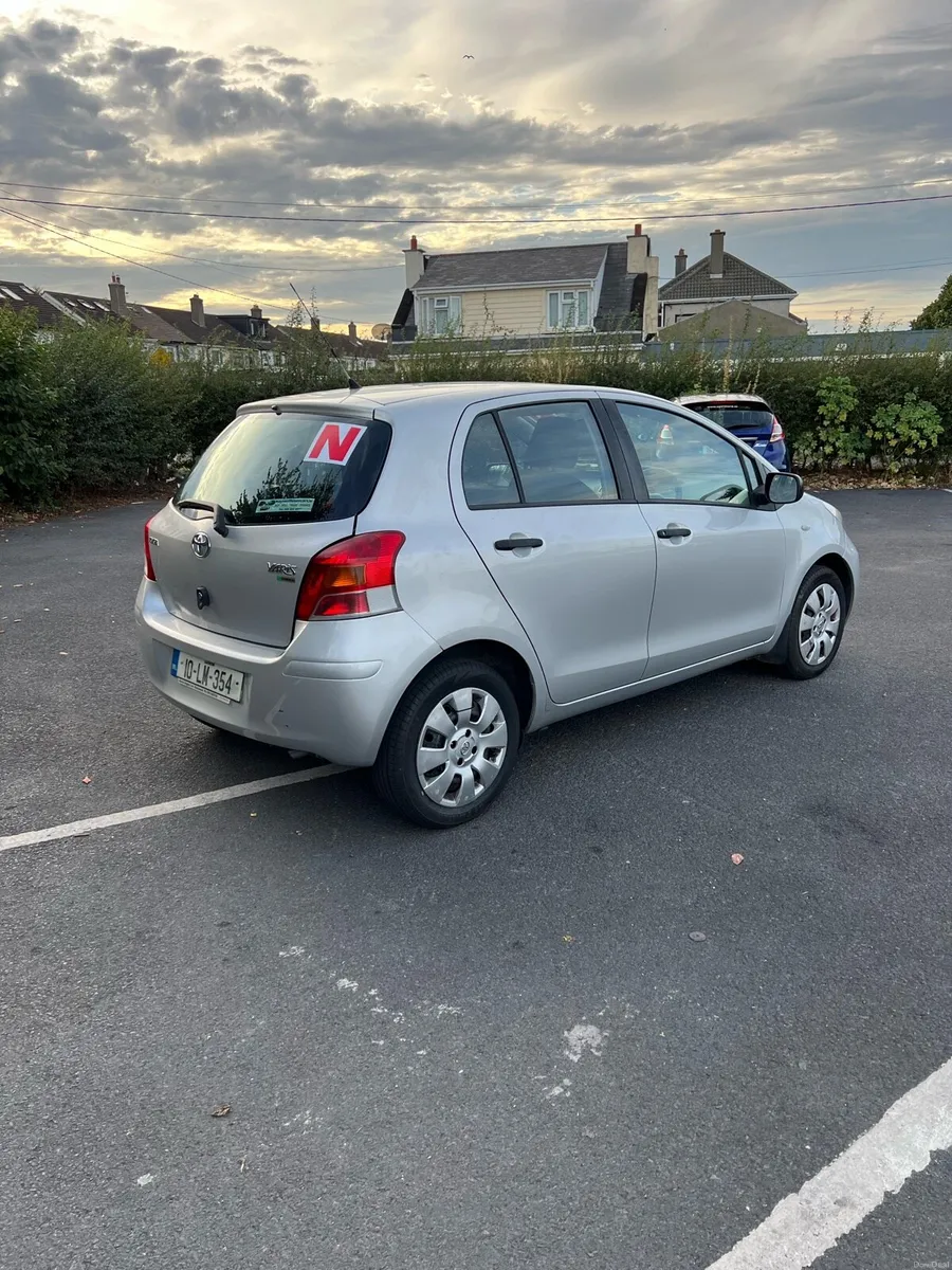 2010 Toyota Yaris - Image 2