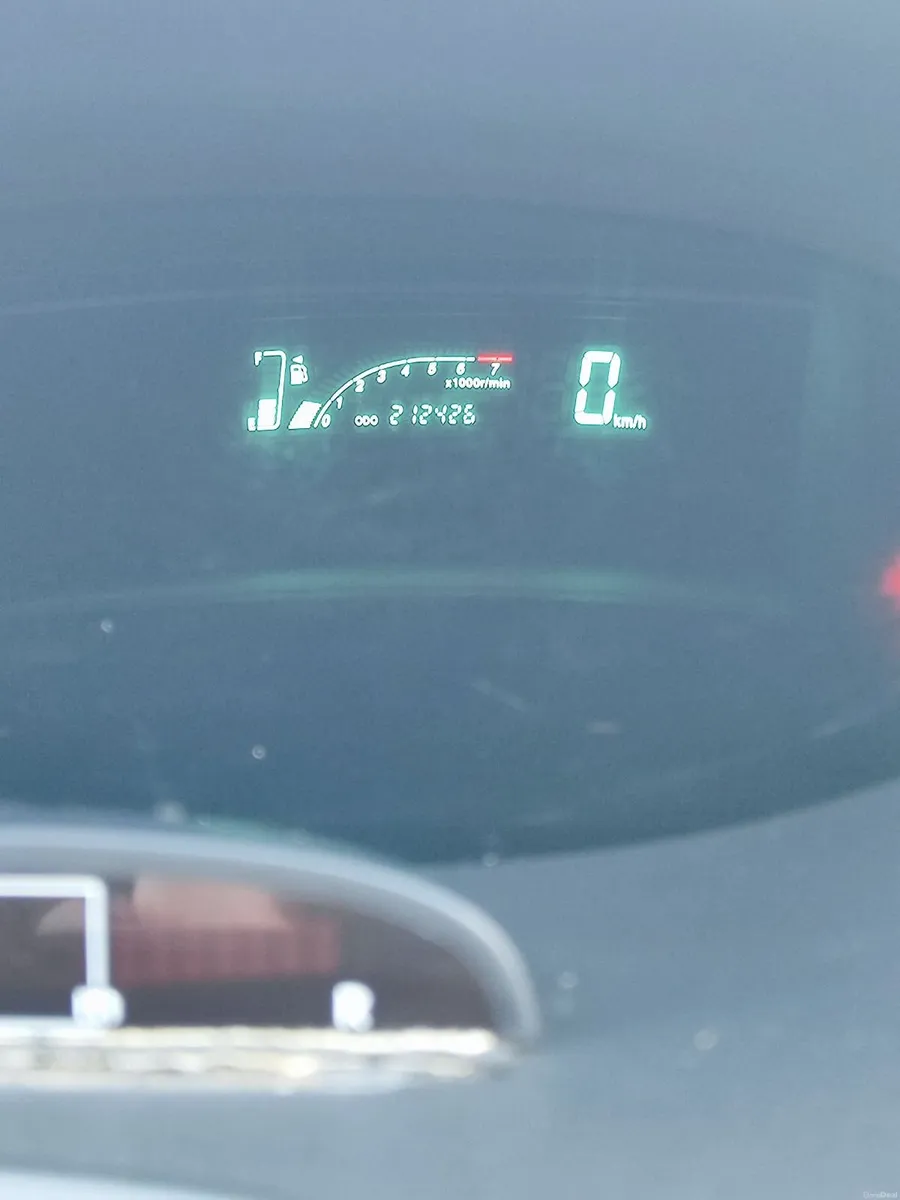 Toyota Yaris 2005 - Image 3