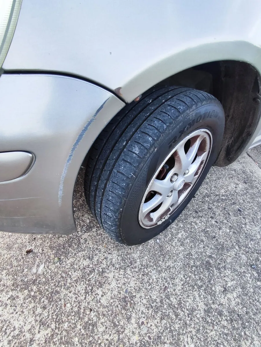 Toyota Yaris 2005 - Image 1