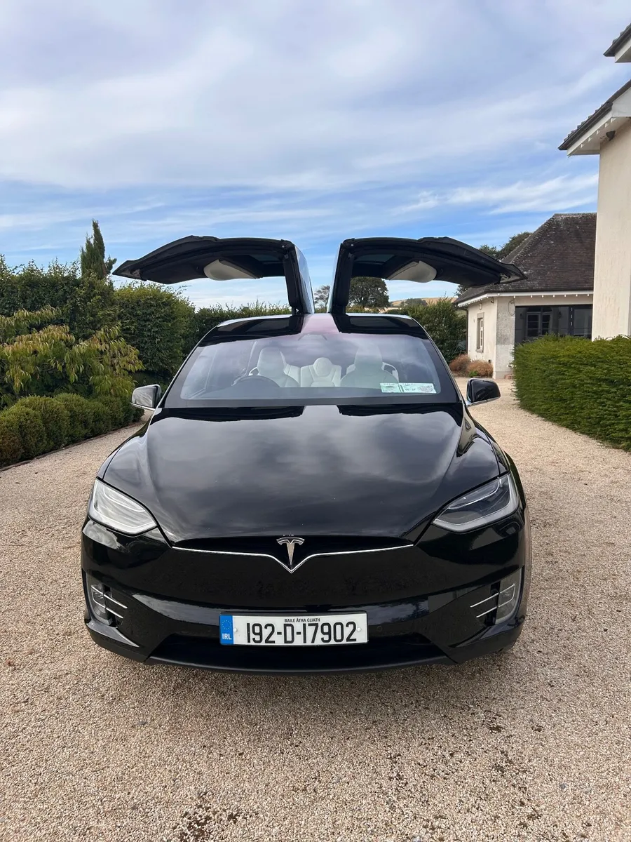 Tesla Model X 2019 - Image 2
