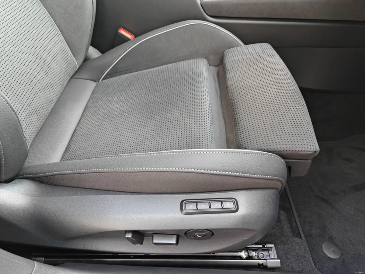 Skoda Superb DSG SPORTLINE - LOW MILEAGE - FACTORY - Image 5