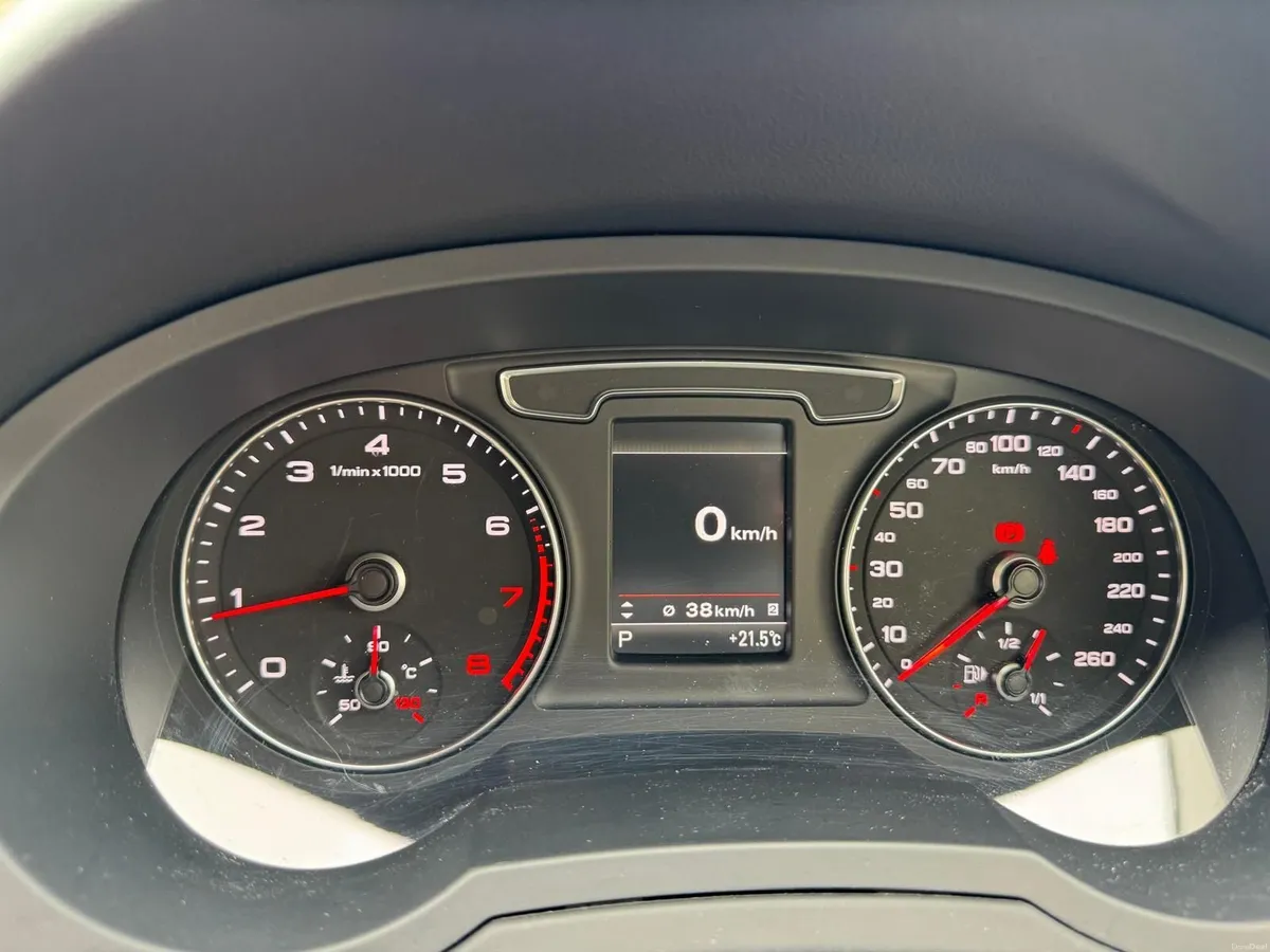 Audi Q3 2017 - Image 5