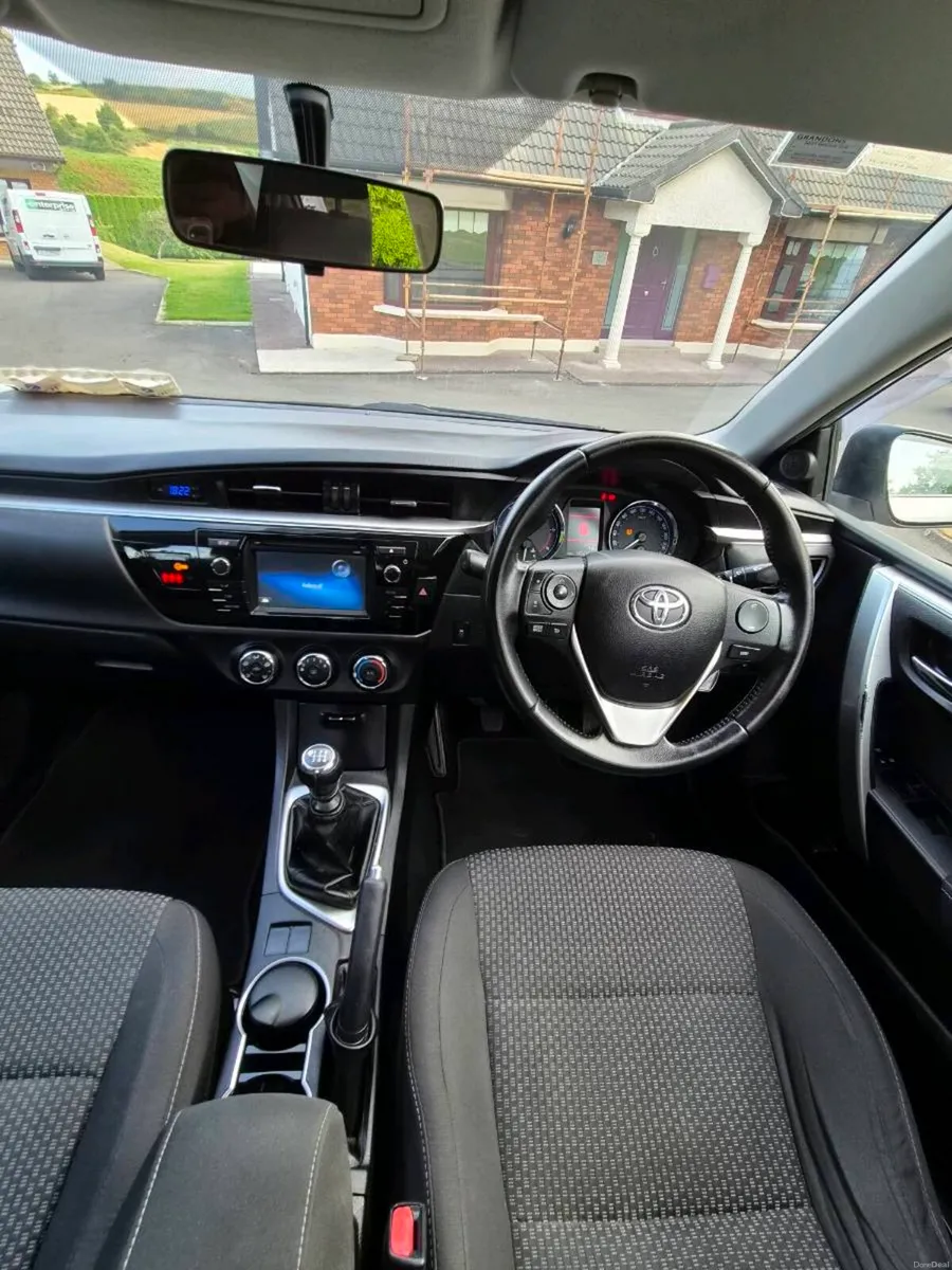 2015 Toyota corrola  145k km 1 owner car - Image 5