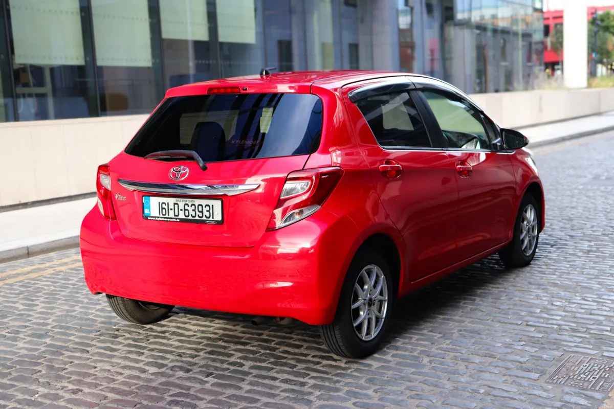 2016 Toyota Vitz // Automatic // Touchscreen - Image 5